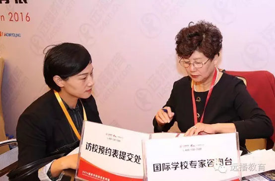 《小爸爸》主演朱佳煜为择校低调现身远播教育展 国际学校热潮席卷上海