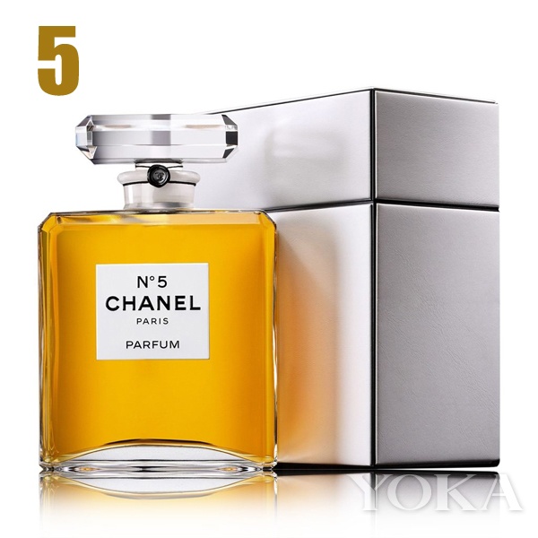 Chanel终回巴黎撩人 高级手工坊迷晕一票时尚爱豆