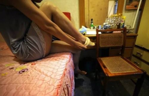 花2300万整容，还不火！中国网红vs韩国女团谁的人生更操蛋