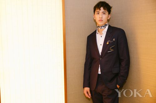 太时髦！许魏洲vogue盛典时尚配搭释放青春活力