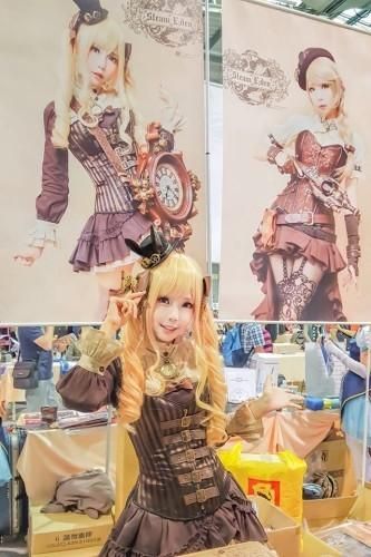 美腿酥胸 漫展被人墙围绕的超赞台湾coser