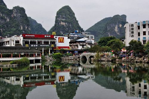 观光胜地的快餐连锁店现象