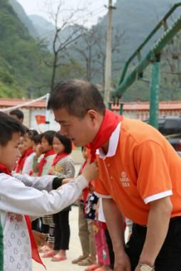 有温度的时间——雷诺表爱心公益走进广西贫困小学